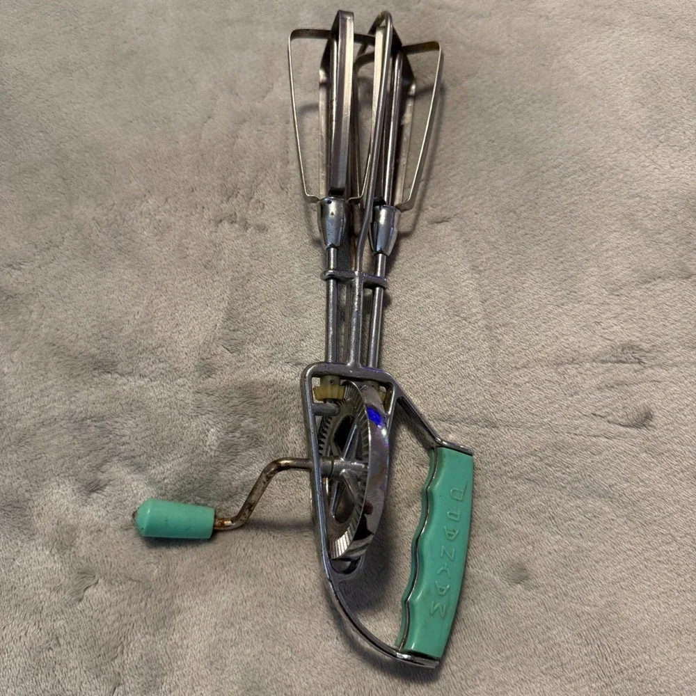 Vintage Maynard Hand Crank Egg Beater Retro Green Handle‎ Works Smooth